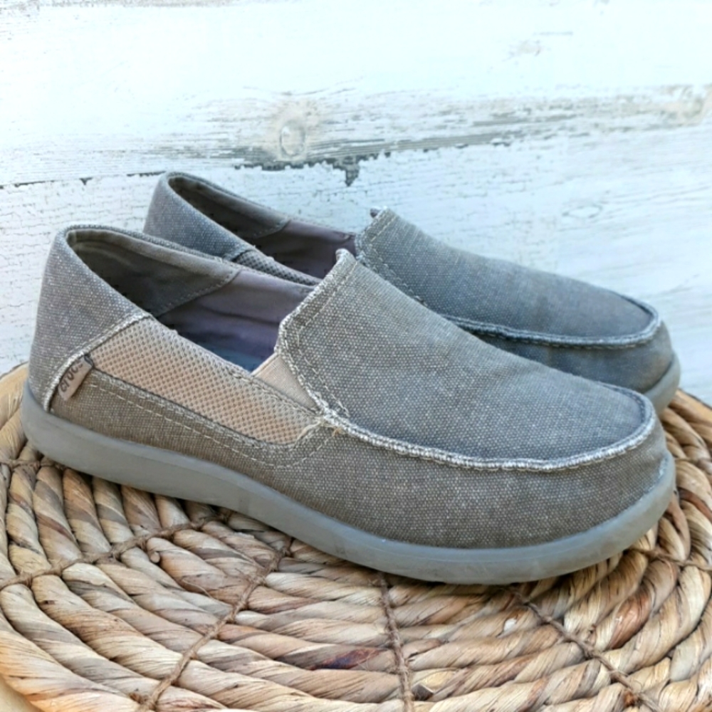 EUC CHILDREN'S CROCS - Picture 1 of 9